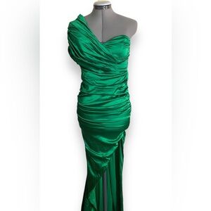 Fashion Nova Beautiful Satin Green gown NWT